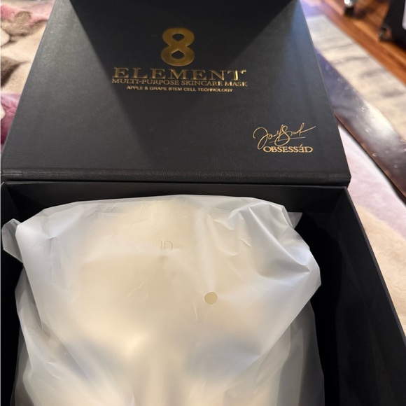 Predire Gold LED Facial Mask - Picture 6 of 6